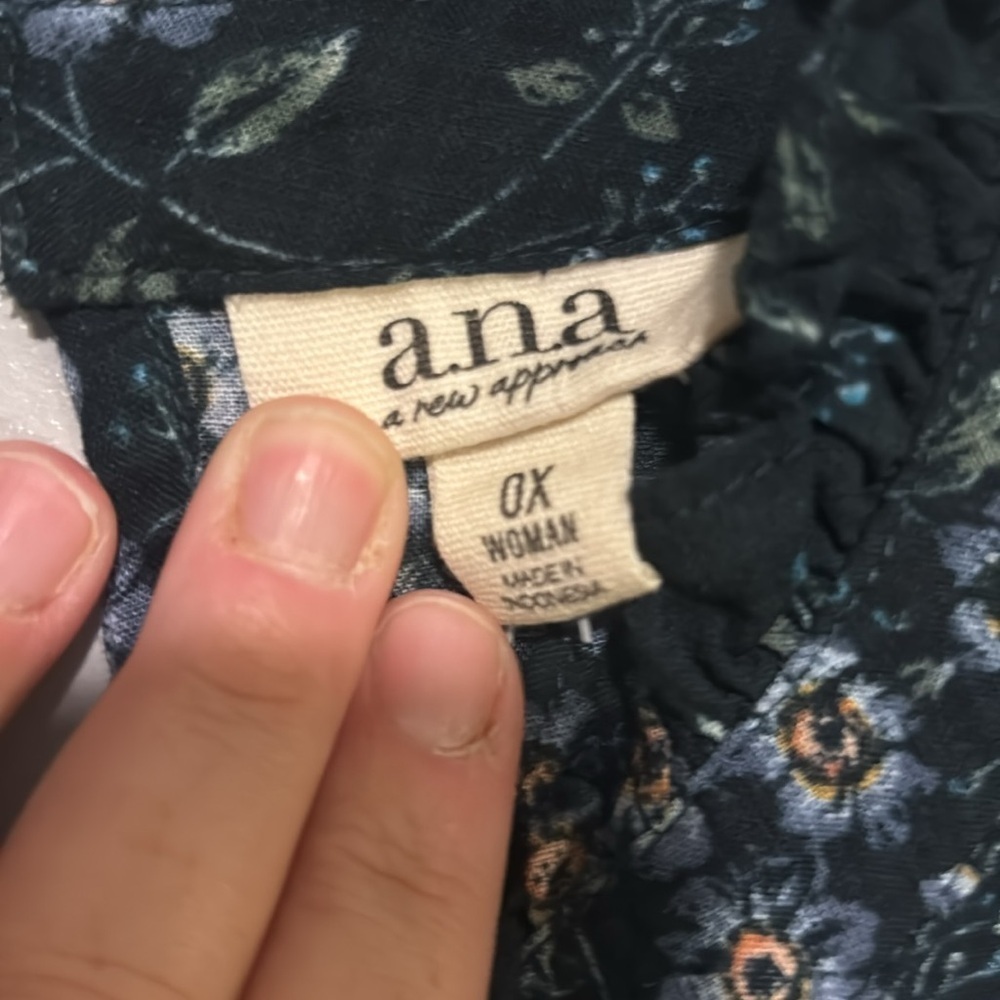 A.N.A. Long sleeved blouse. Size 0X. Dark green, floral. - Picture 2 of 9